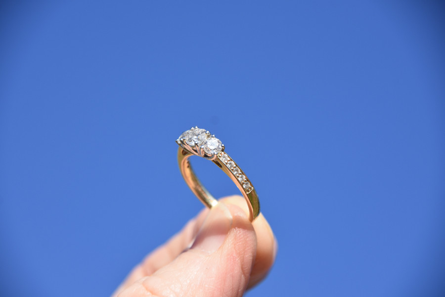 Diamond engagement ring inspired by the British royal family