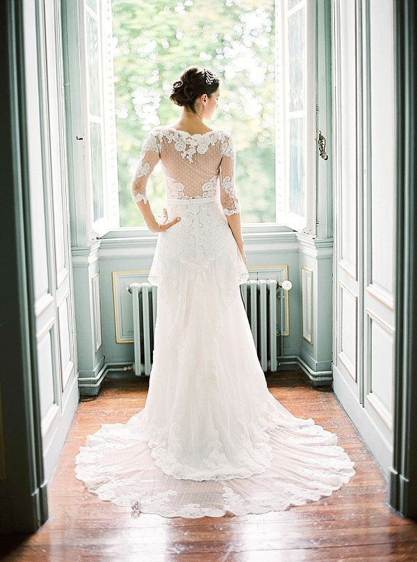 Bride wearing weddingdress with lace detail and sheer back