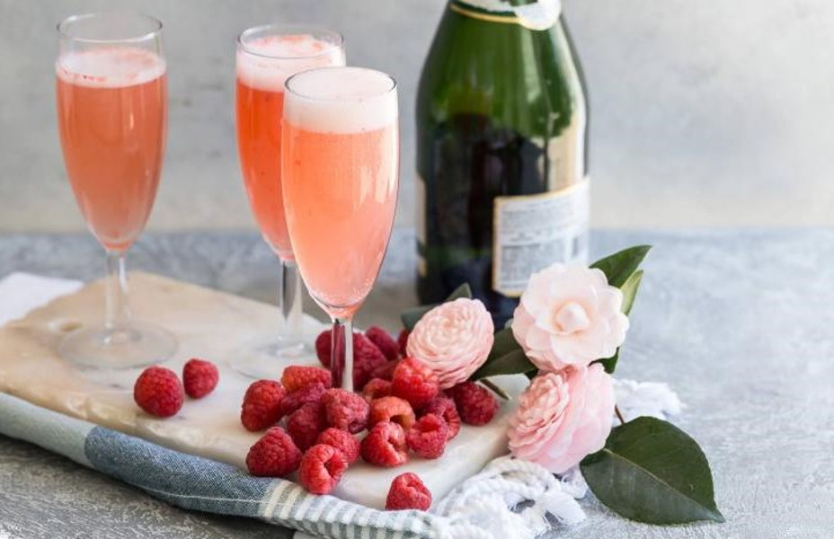 Raspberry Bellinis with Champagne and raspberrys