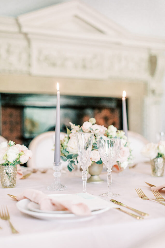Blush and gold wedding table